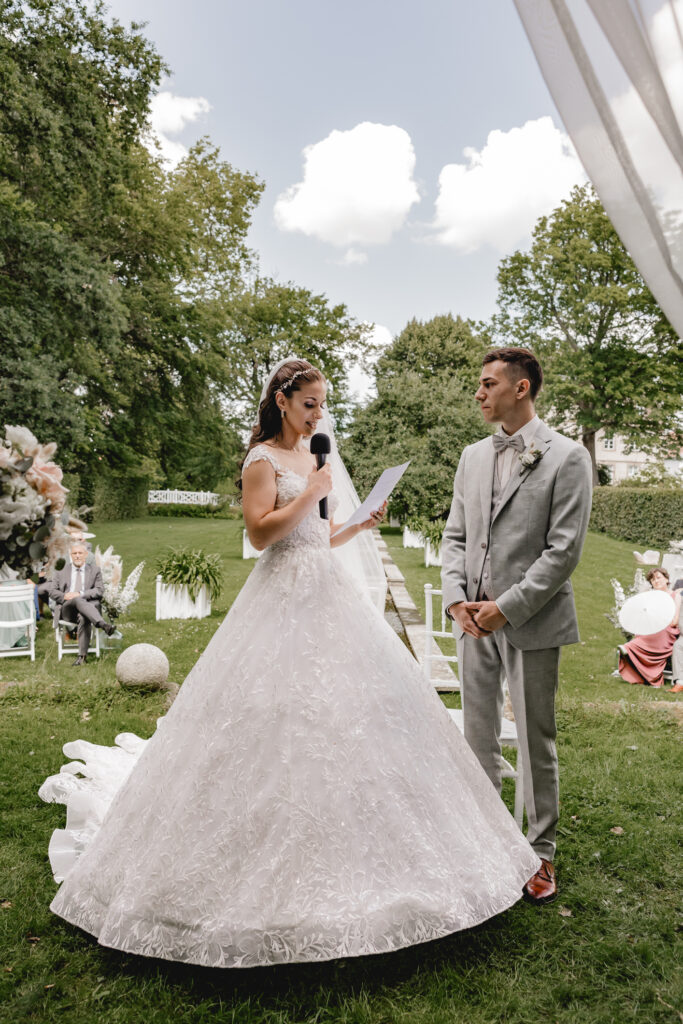 Rituale für eure Freie Trauung: die schönsten Alternativen zur Sandzeremonie, Freie Traurednerin Schaumburg, Diana Frohmüller