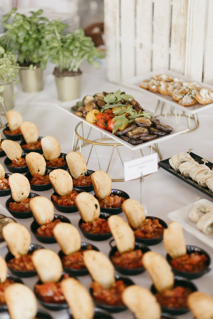 Hochzeitshelden Fotografie, Schloss von Hammerstein Location, Buffet Hochzeitsessen Catering Rathausterasse Garbsen, Wedding Day Managerin Janina Hochzeiten