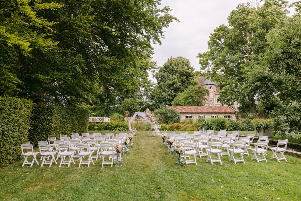 Standesamt mit Blick auf das Schloss von Hammerstein, Hochzeitshelden Fotograf, Schlosshochzeit im Schlossgarten Schaumburg