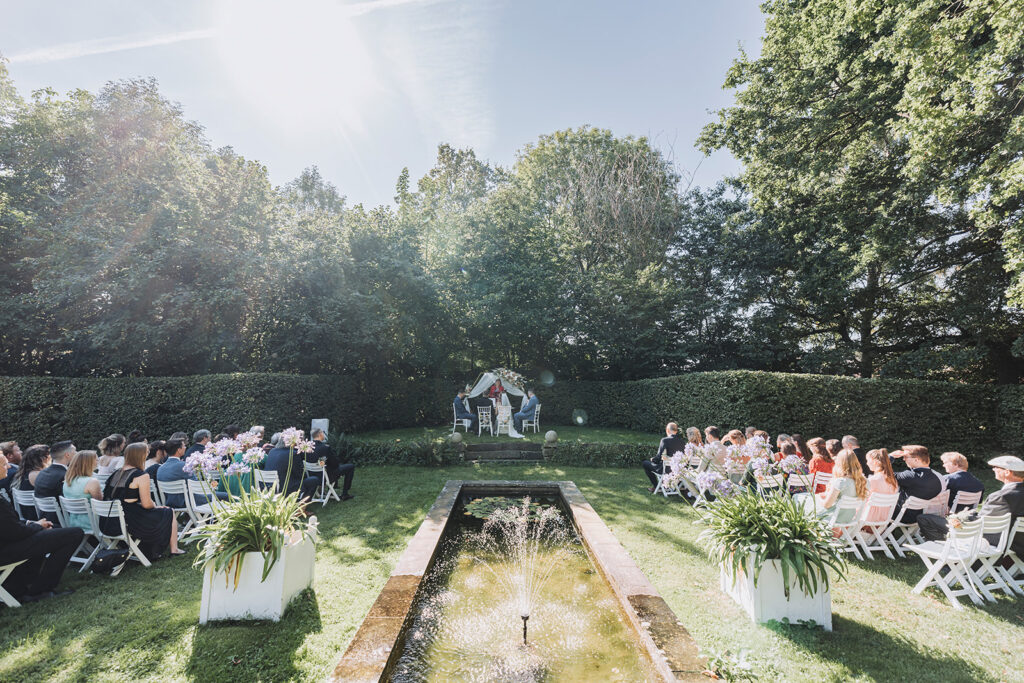 Wasserkaskaden im Schloss von Hammerstein, Freie Trauung oder Standesamt, Hochzeitshelden Fotografen, Empore, Traubogen