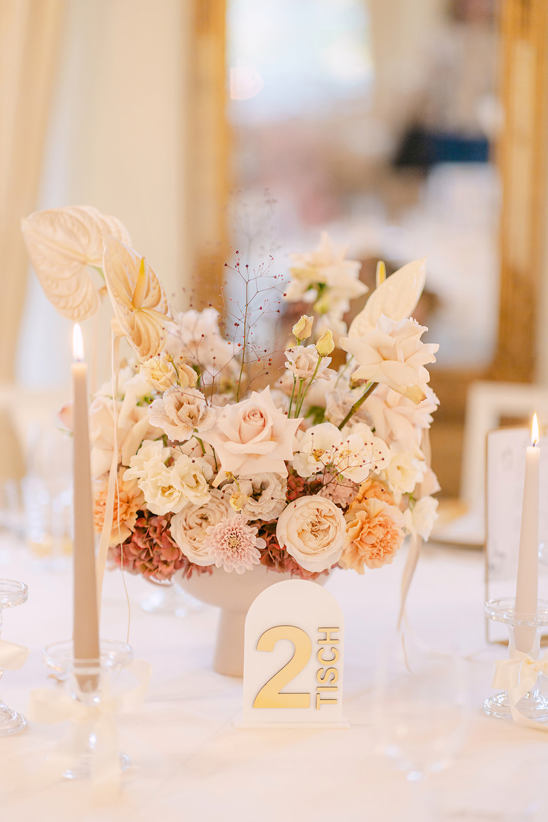Inspiration Day Schloss von Hammerstein, Hochzeitshelden, Janina Hochzeiten, Tischdeko Blumen Ehlerding, Hochwertige Schlosshochzeiten